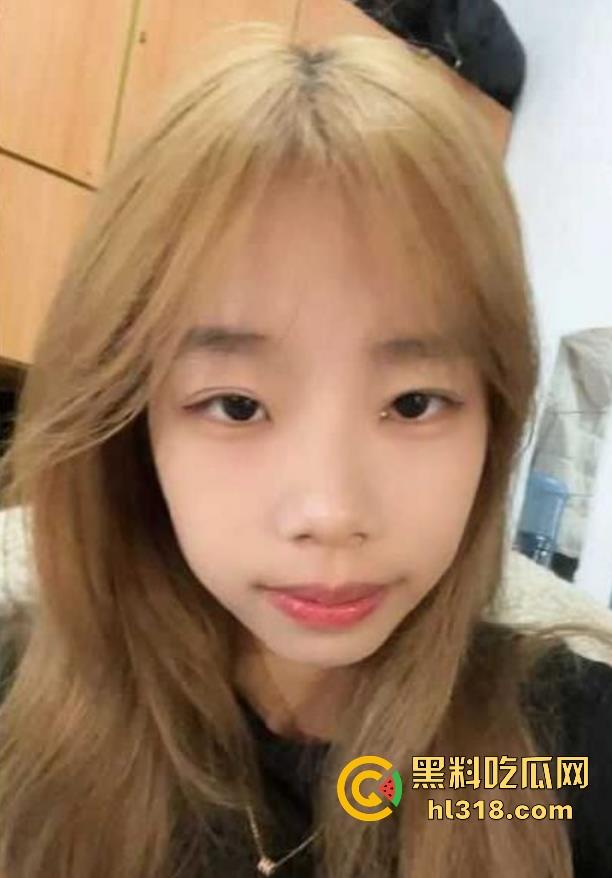 湖南工商职业学院超清纯学妹【刘晓葵】网恋裸聊遭渣男录屏,脸穴同框自慰,粉嫩娇躯浓密私处,反差拉满! 第3张 湖南工商职业学院超清纯学妹【刘晓葵】网恋裸聊遭渣男录屏,脸穴同框自慰,粉嫩娇躯浓密私处,反差拉满! 第3张