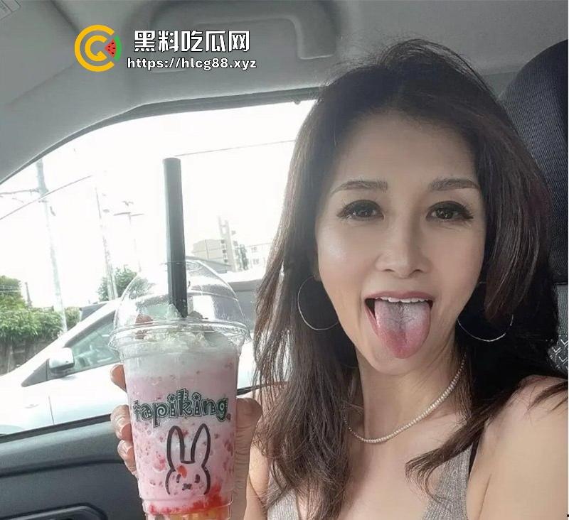 熟女聊骚群组！直接在群里讲述自己的性爱经历视频，边跟老公做爱边聊天，分享跟炮友是如何一步一步操上的。  第5张