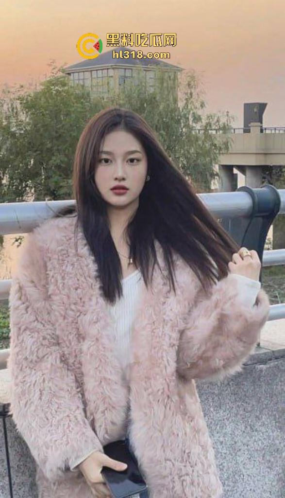 湖南清纯女大学生找金主被猛兽般抽插撕裂，肥逼淫水狂流，脸蛋美貌丝毫看不出是一个骚逼！  第1张