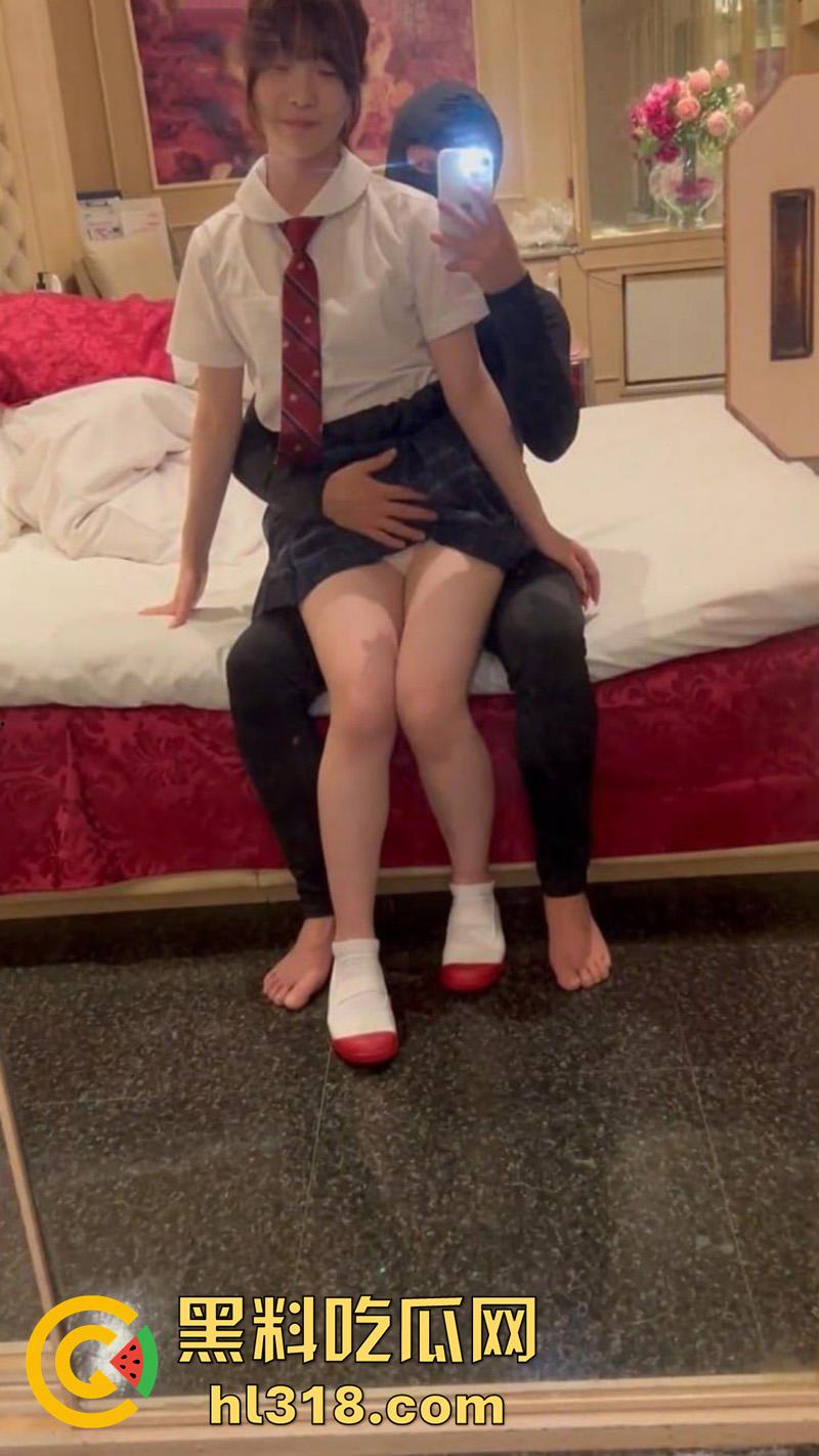 日本甜美系女团成员，被挖出曾拍过无码动作片，美腿修长翘臀饱满，被激情玩穴后入抽插！  第2张