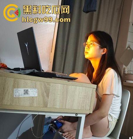 你一生所追求的白月光其实只是别人的胯下母狗！广州大学【魏书玲】与男友私密视频流出，淫骚自拍反差惊人。  第6张