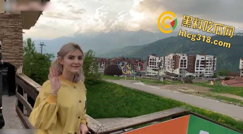 俄罗斯高颜值嫩模【Eva Elfie】，缆车上寂寞发骚，小手捧着肉棒用舌头深情的舔着，谁不想要个这样的女友 ！  第1张