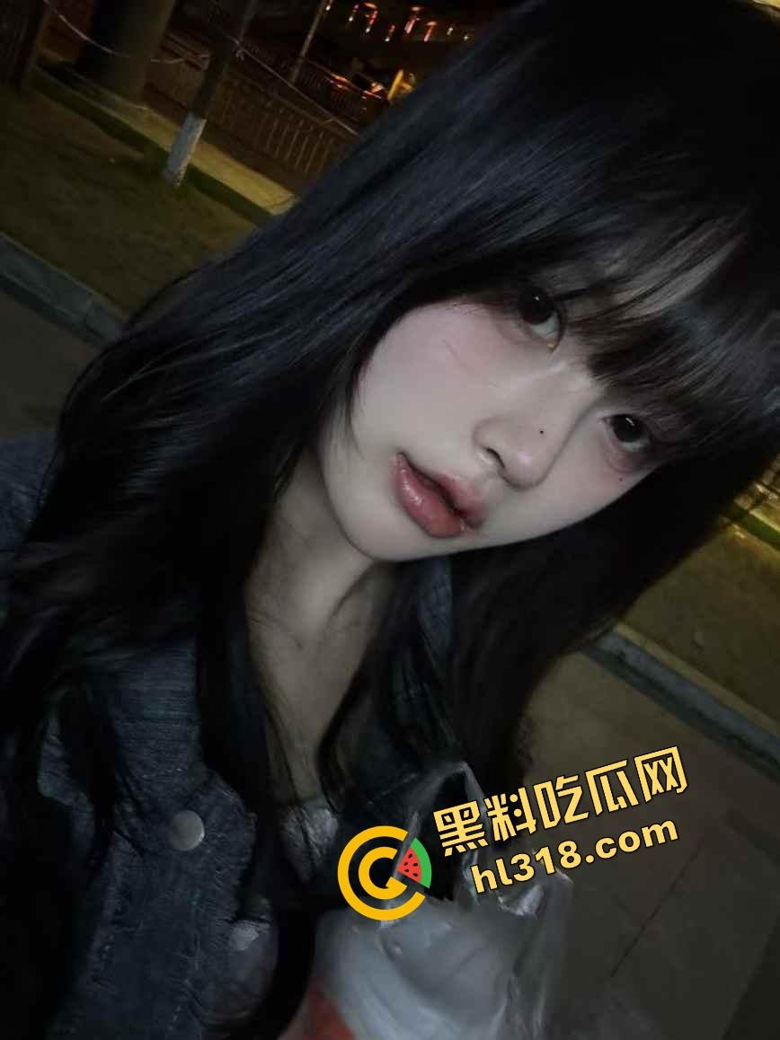 瘦逼不如肥逼爽，厚肉包夹鸡巴一发入魂，这种软嫩夹心糖日了都想哭，肥逼才是男人的快乐老家！  第1张