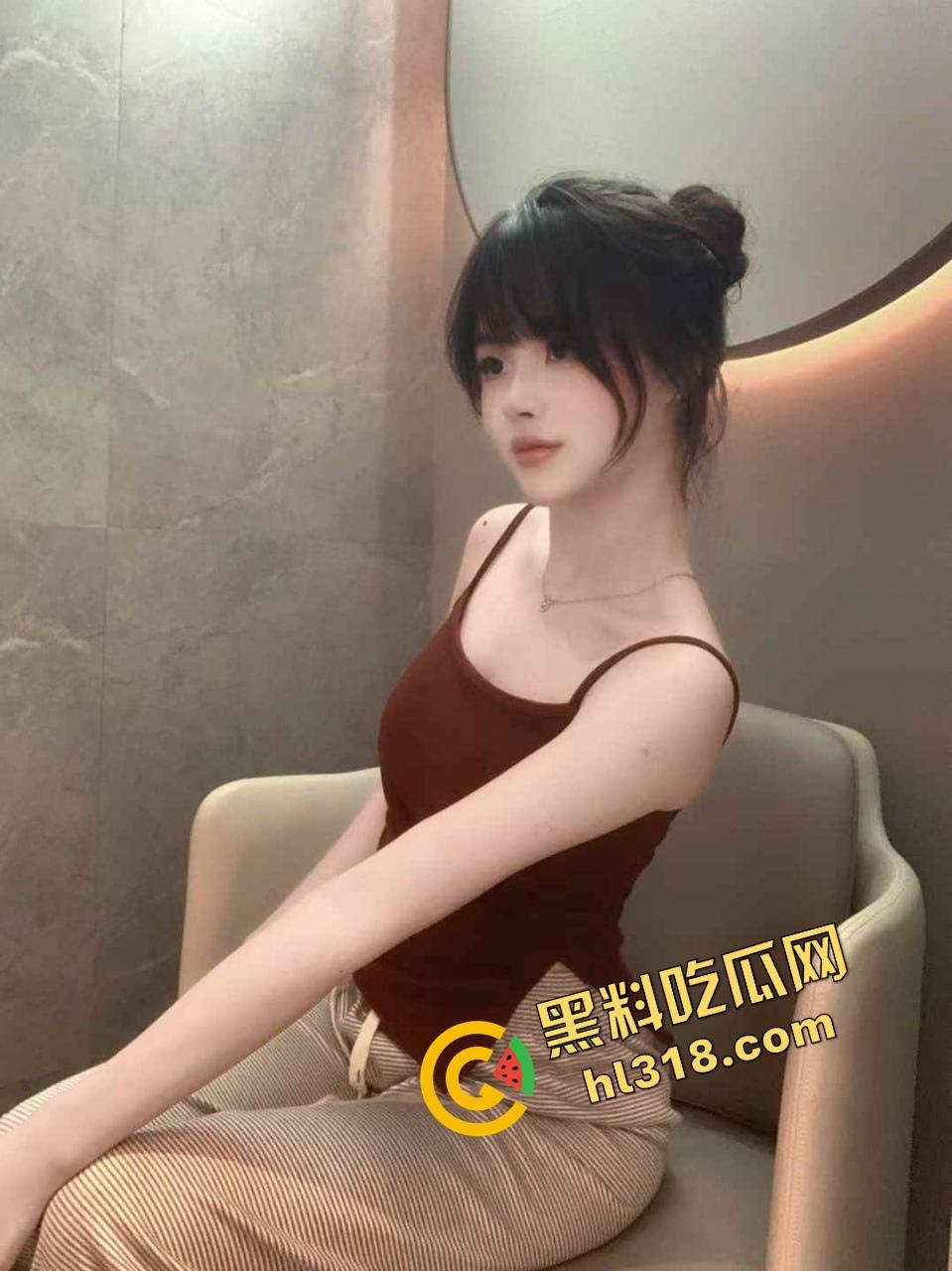 瘦逼不如肥逼爽，厚肉包夹鸡巴一发入魂，这种软嫩夹心糖日了都想哭，肥逼才是男人的快乐老家！  第2张