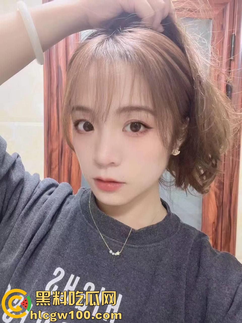 杭州工商大奶银行职员【王雅敏】，为求上位主动给领导当狗，被调的夸夸扇自己耳巴子  第3张