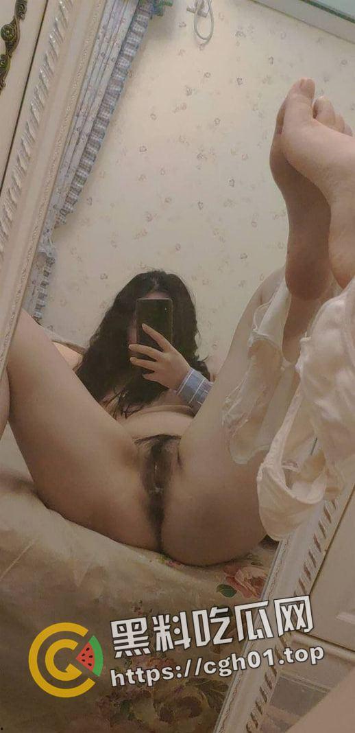 广州少妇【刘芸清】婚内欲求不满 寂寞难耐的骚母狗  小穴胶粘的自拍发给网友遭流出 第6张