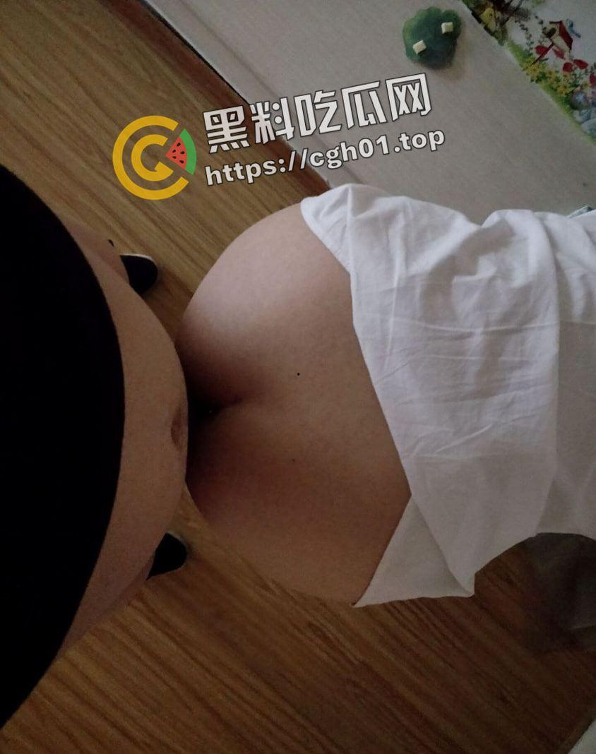 广州少妇【刘芸清】婚内欲求不满 寂寞难耐的骚母狗  小穴胶粘的自拍发给网友遭流出 第16张