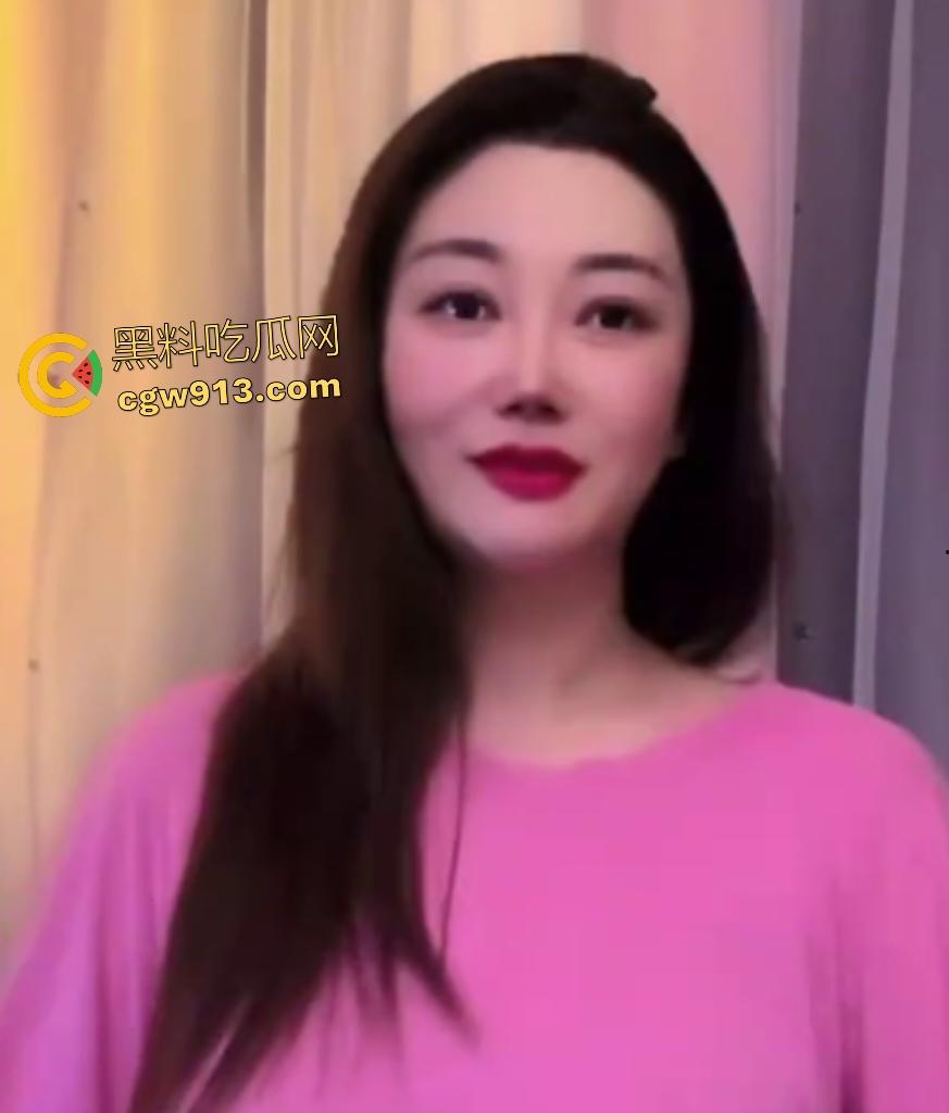 抖音网红【于小姐】一对一视频被金主调教，揉奶抠逼样样精，这骚穴太熟了容易喷水高潮！  第2张