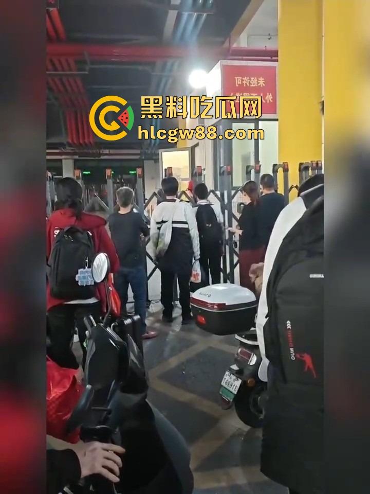 汕头二中拆门事件闹大了，林校长的奇葩规章制度牛逼炸天，学生怒了直接拆门抗议！  第15张