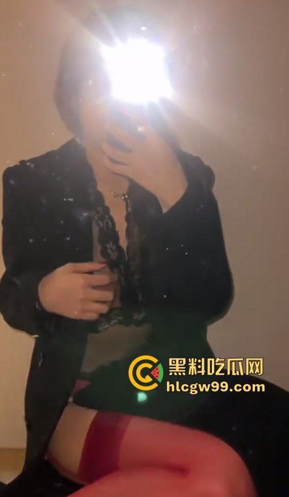 邻家人妻『赵爱萍』被调教成主人的母狗，3分钟绿帽老公玩腻了，被操得浪叫快喷了还给儿子打电话！  第3张