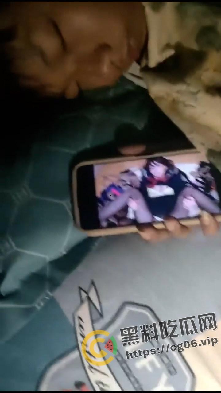 广西初中生宿舍全员老色鬼！集体看片打飞机  竟然还有人打飞机打睡着了 不愧是广西老表 第3张