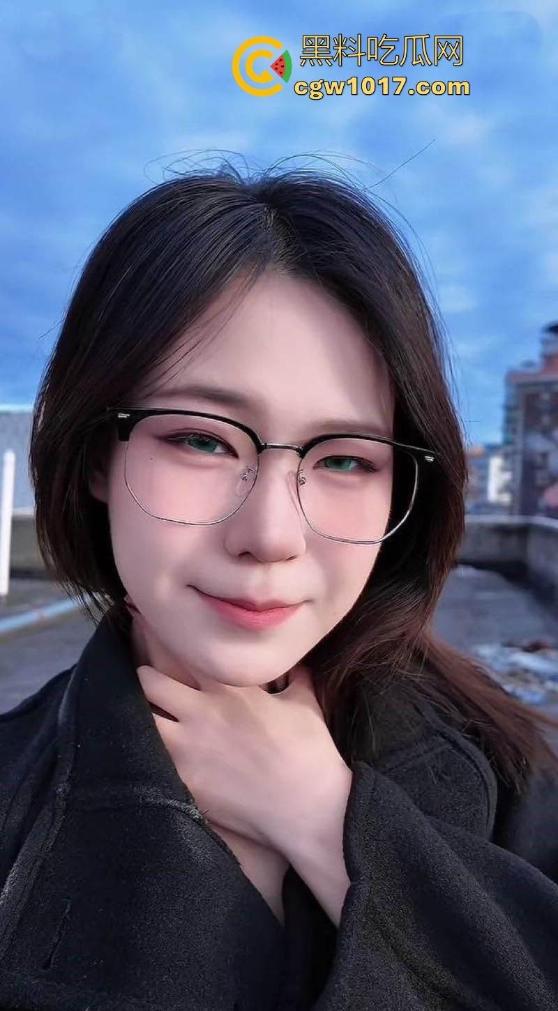 抖音御姐网红【桃桃酱乖乖】榜一福利曝光，超高颜值美女镜头前把玩超粉嫩乳头，甜美舞蹈撩人变身喷汁萝莉！  第4张