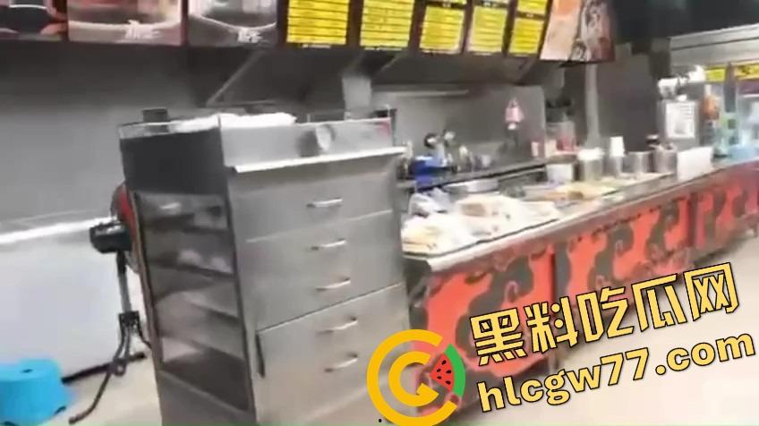 台妹夜市开摆，个个大奶DEFG甩成波浪鼓，白花花一片走火入魔，收复已迫在眉睫！  第1张