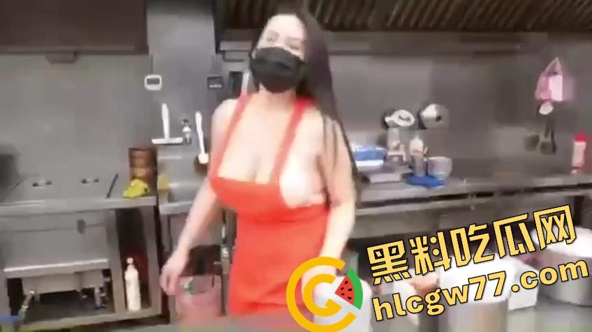 台妹夜市开摆，个个大奶DEFG甩成波浪鼓，白花花一片走火入魔，收复已迫在眉睫！  第2张