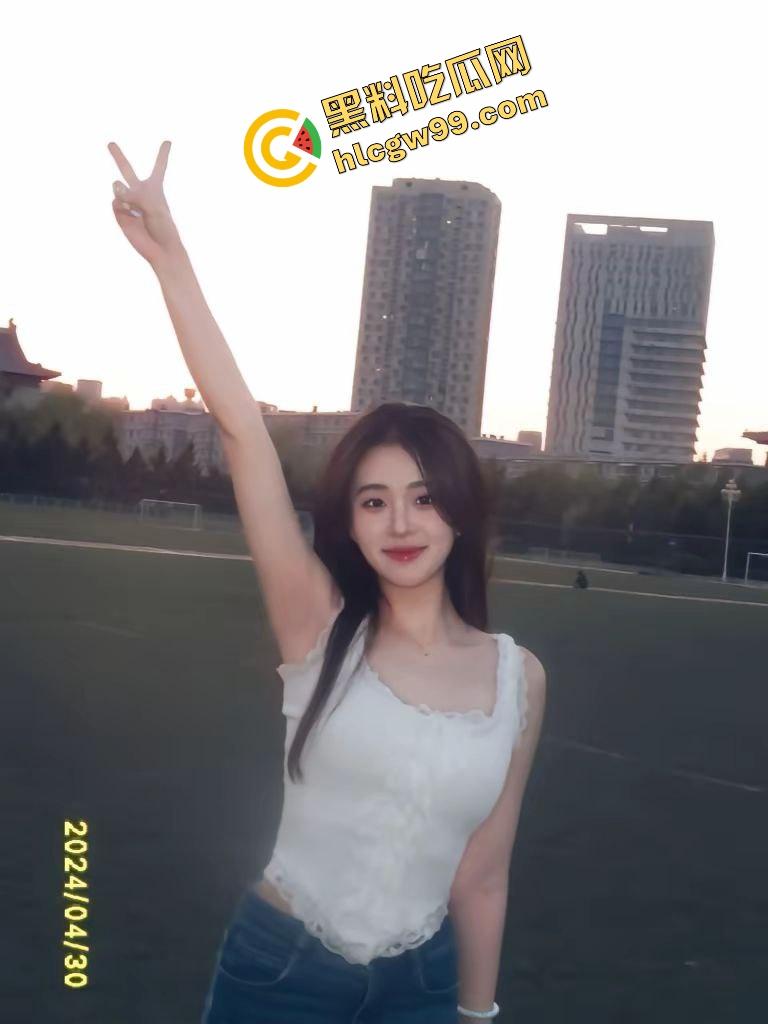 哈工大反差女大露出癖母狗『林楚涵』宿舍内刺激露奶，骚闺蜜帮拍渔网站立后入暴操！独家曝光流出！  第2张