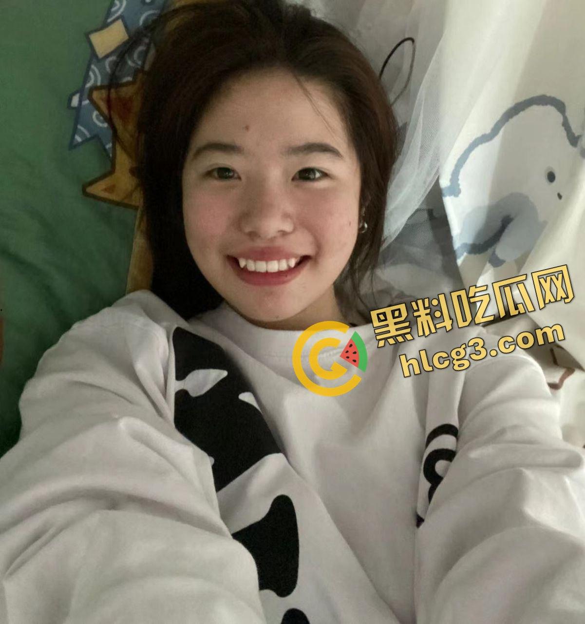 真实曝光！重庆反差高中生『何佳』被对象网调成小母狗 私拍裸露自慰视频被曝光！  第2张