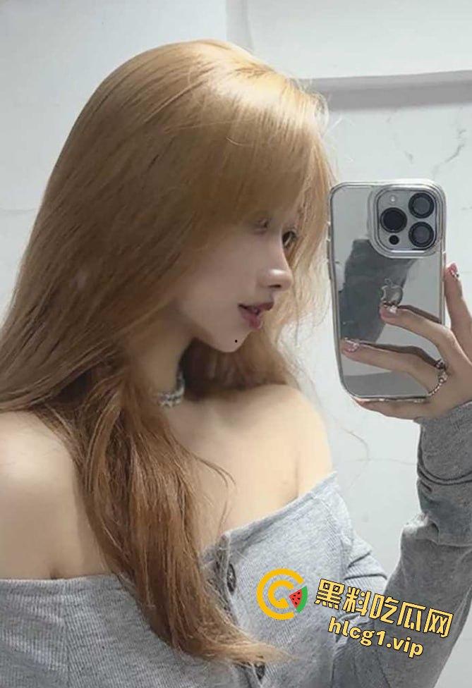 杭州顶级颜值援交妹黄文琪，只需1000块搞一炮！床上主动拿手机记录，这钱花得太值！  第8张