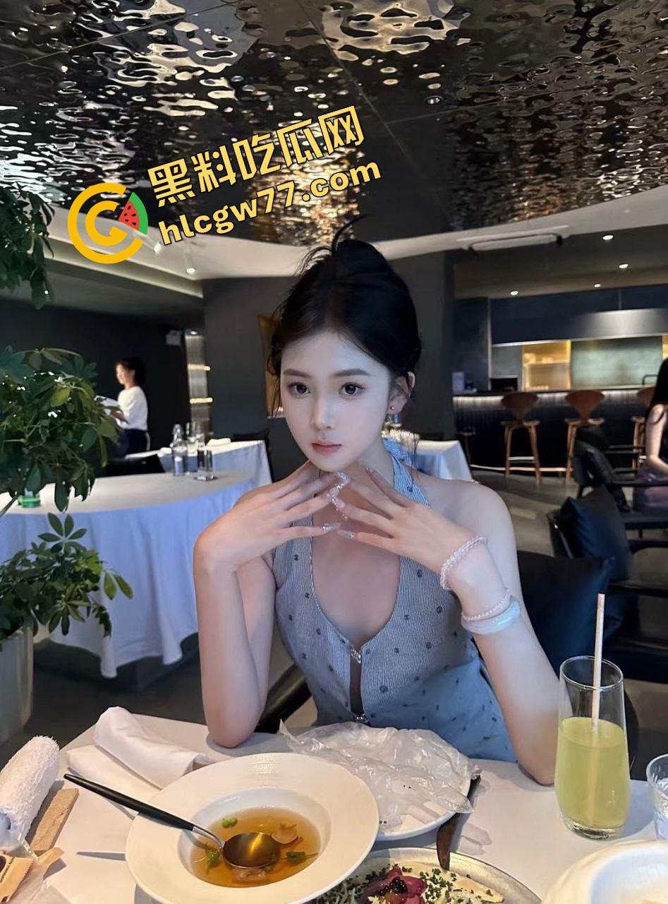 山东青岛大学生【李凤】单亲家庭，缺父爱，见哥哥就跪，学校里嫩男根本喂不饱她！  第5张