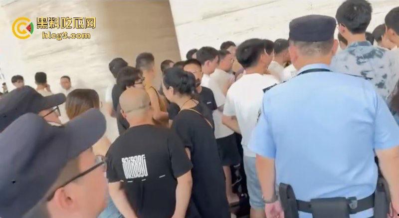 权没维上 还交了20块停车费？极氪背后的生存之战 极氪车主彻底破防 老车主拉横幅维权  第6张