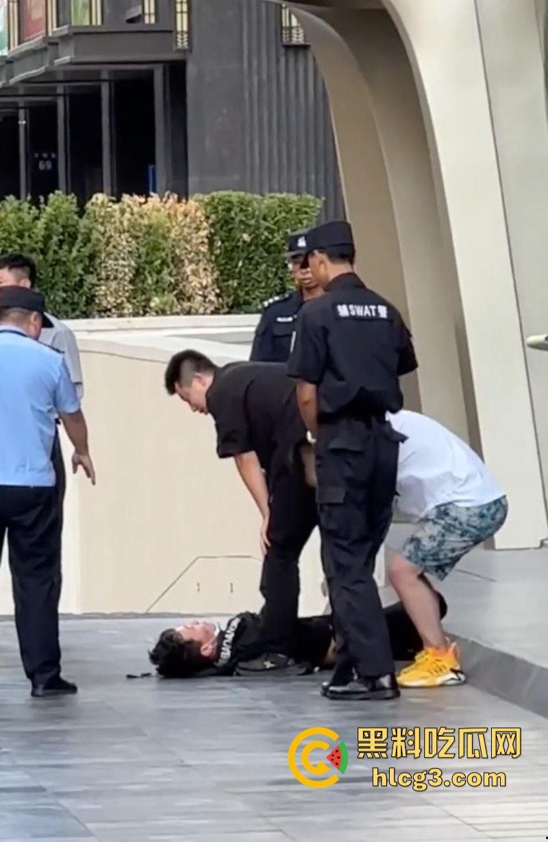 权没维上 还交了20块停车费？极氪背后的生存之战 极氪车主彻底破防 老车主拉横幅维权  第11张