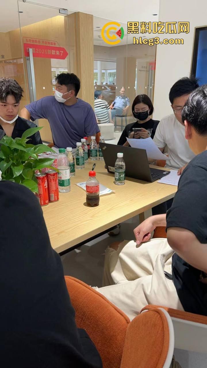 权没维上 还交了20块停车费？极氪背后的生存之战 极氪车主彻底破防 老车主拉横幅维权  第12张