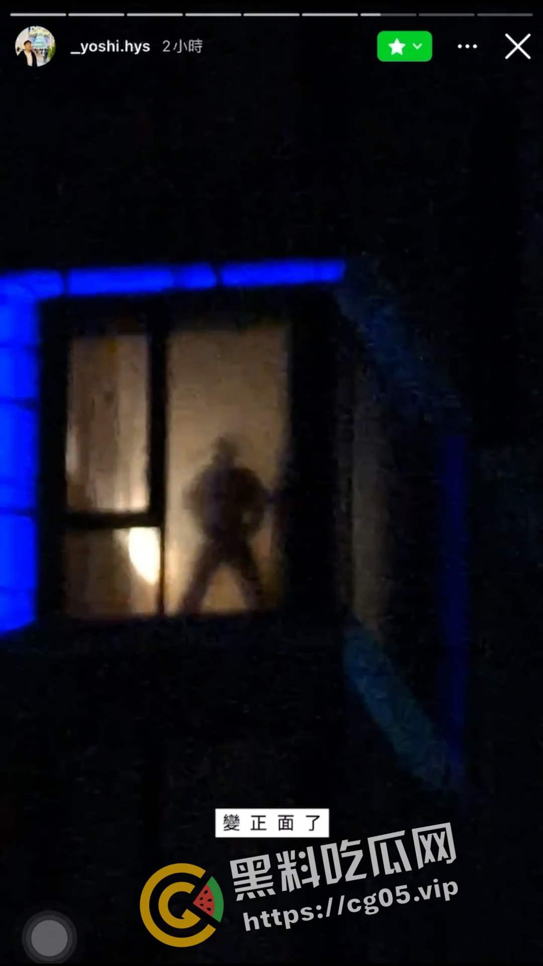 台湾高雄中央公园圣诞生活节 大批民众挤在人行道看酒店活春宫 落地窗前男女多次变换体位 群众高呼加油  第4张