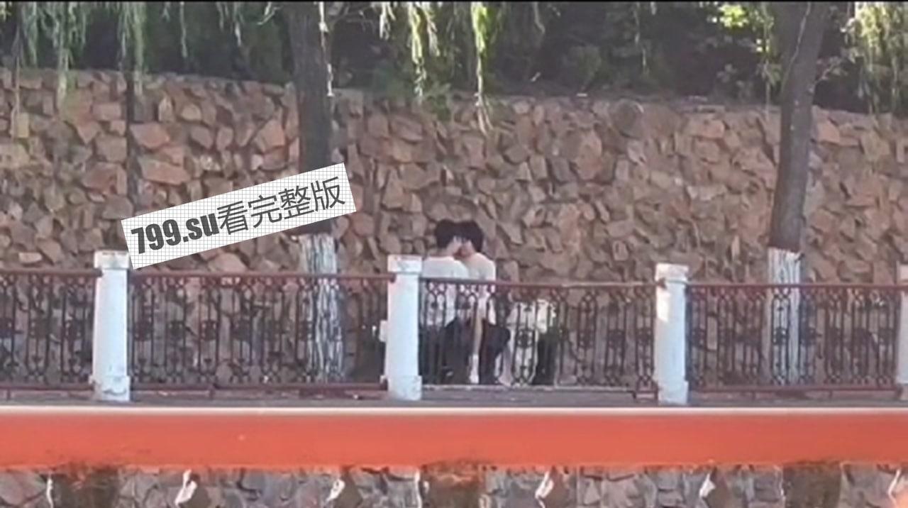 郑州 西亚斯学院 河边长板凳事件 传说中的贵族学院也一样玩的花  第5张