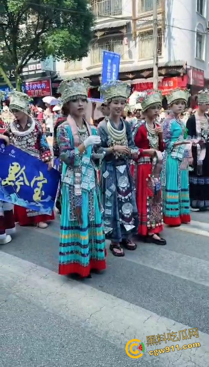贵州丹寨县龙泉镇中国非遗保护年会 ，非遗周大型非遗万人盛装巡演，非遗瑰宝代代传，场面壮观精彩绝伦震撼人心！  第7张