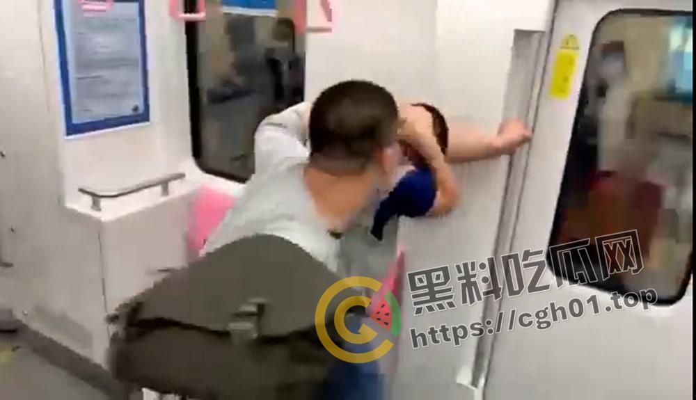 成都地铁男同捉奸  两个胖熊大打出手为了另一个胖熊 都是gay 何必呢 第5张