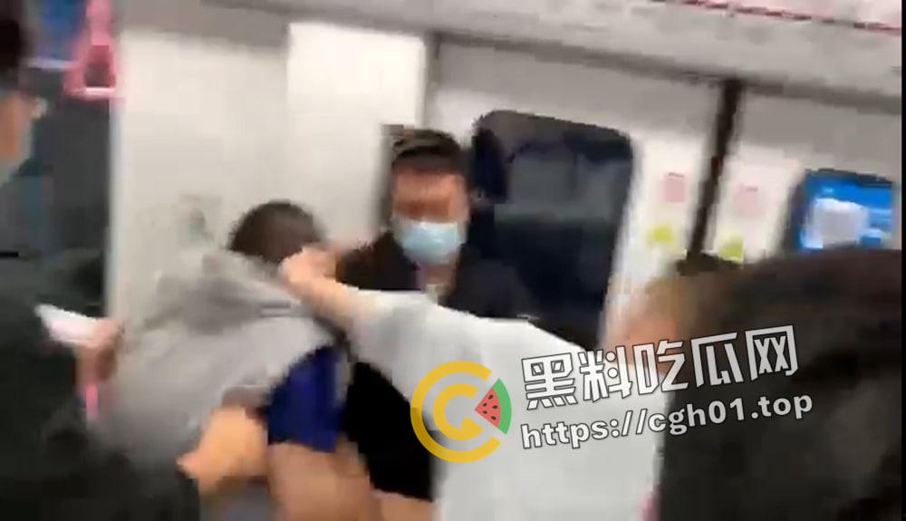 成都地铁男同捉奸  两个胖熊大打出手为了另一个胖熊 都是gay 何必呢 第7张