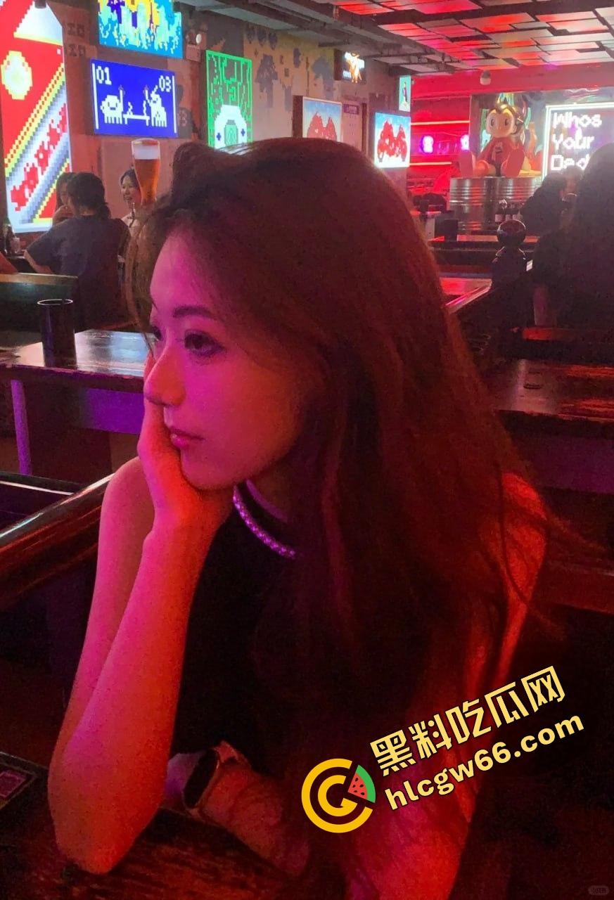 郑州美艳人妻【王瑞敏】贵妇变反差母狗舔蛋口交爽翻天，微信约炮翘蜜臀双洞被操黑，舔野屌骚脸兴奋炸裂！  第3张