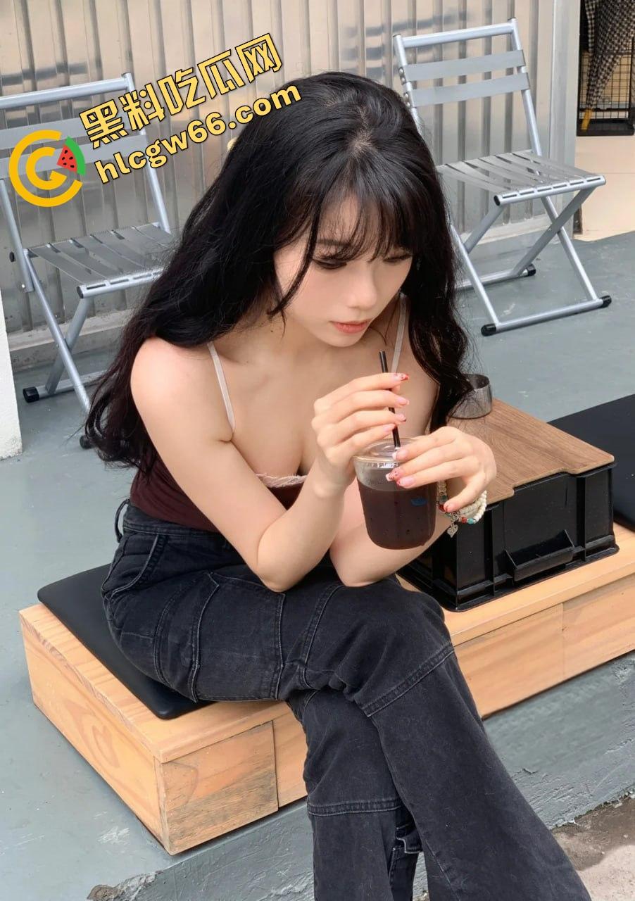 郑州美艳人妻【王瑞敏】贵妇变反差母狗舔蛋口交爽翻天，微信约炮翘蜜臀双洞被操黑，舔野屌骚脸兴奋炸裂！  第7张