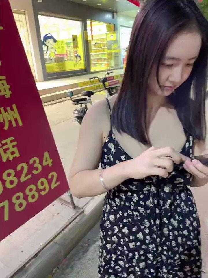 河北廊坊魅力人妻【刘晓霞】开理发店就是为了找男人草自己 带着自己绿帽奴老公玩3p肛交 最喜欢被逼里吹气  第4张