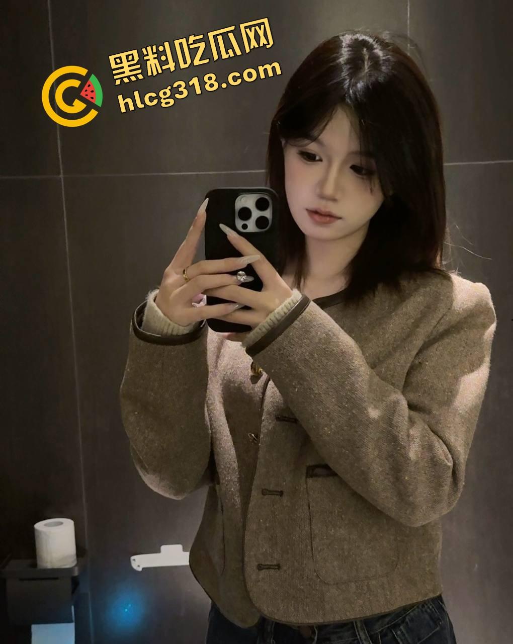 海角乱伦大神新作，野外水库边操得亲姐狂喷水，路人大爷驱赶中抠逼也能高潮！  第3张