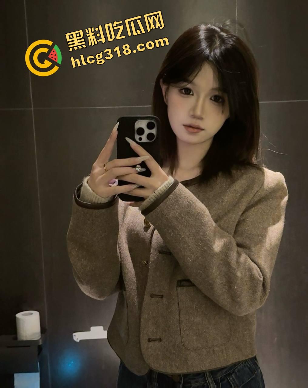 海角乱伦大神新作，野外水库边操得亲姐狂喷水，路人大爷驱赶中抠逼也能高潮！  第4张