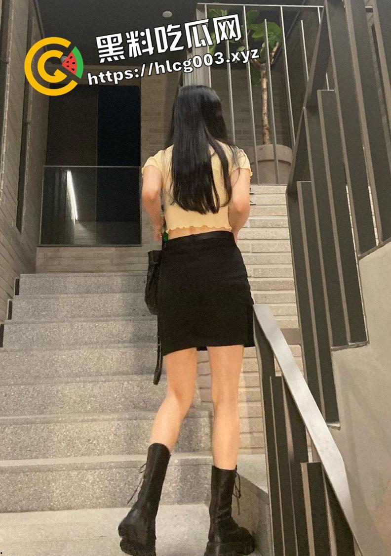 推特暗黑风SM情侣【msgcp】高颜值圣水调教 牵着绳子窒息深喉 爽撸福利  第16张