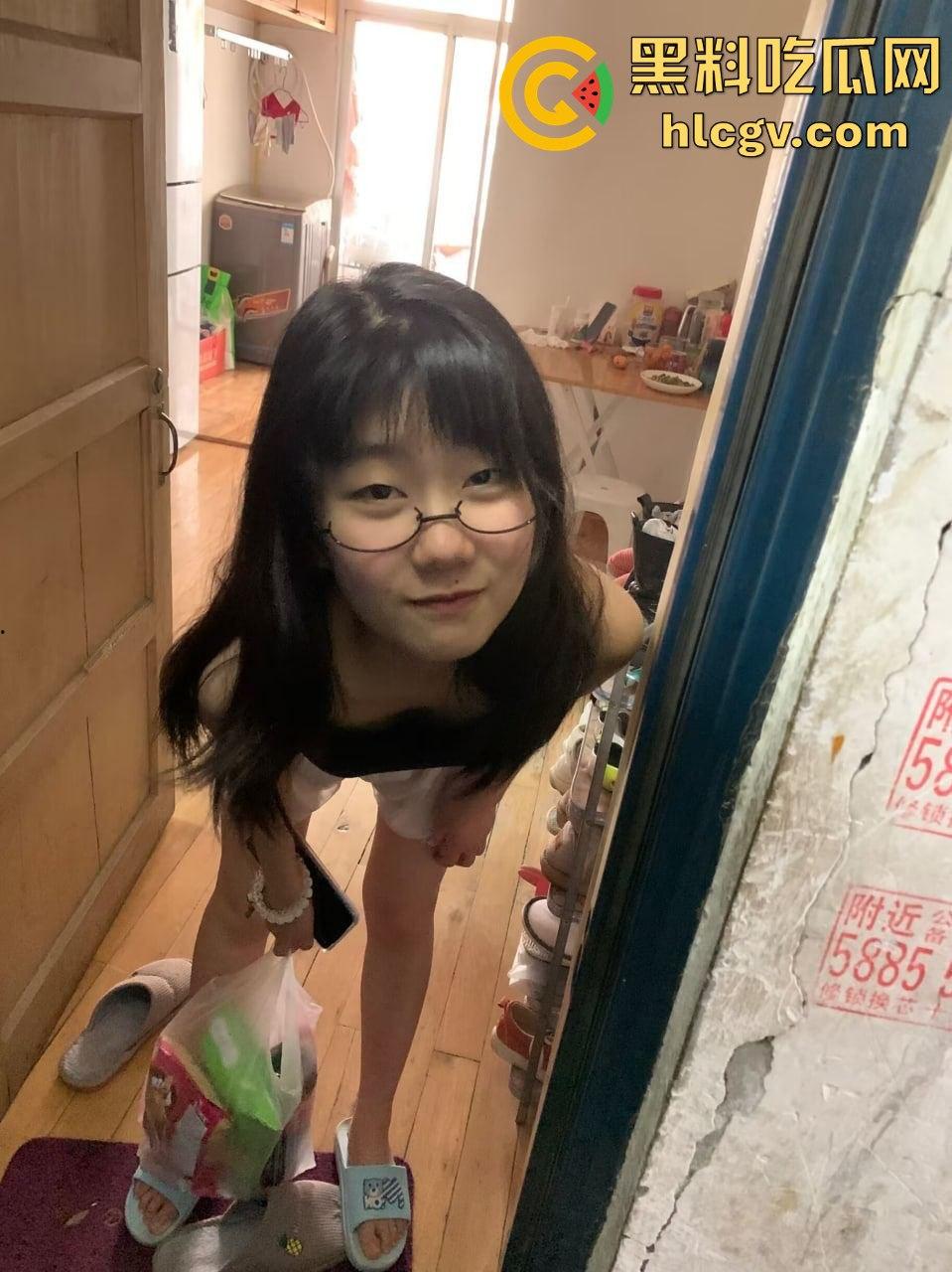 太原理工学院高材生【李雪】大翻车！清纯学霸竟成眼镜母狗，乖乖听话成男友泄欲工具！  第4张