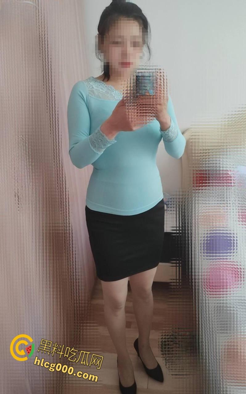 继父下午钓鱼去了，妈妈穿着性感高跟肉丝，被我疯狂浇灌丰满的多汁肥鲍，射进妈妈的最深处 !  第1张