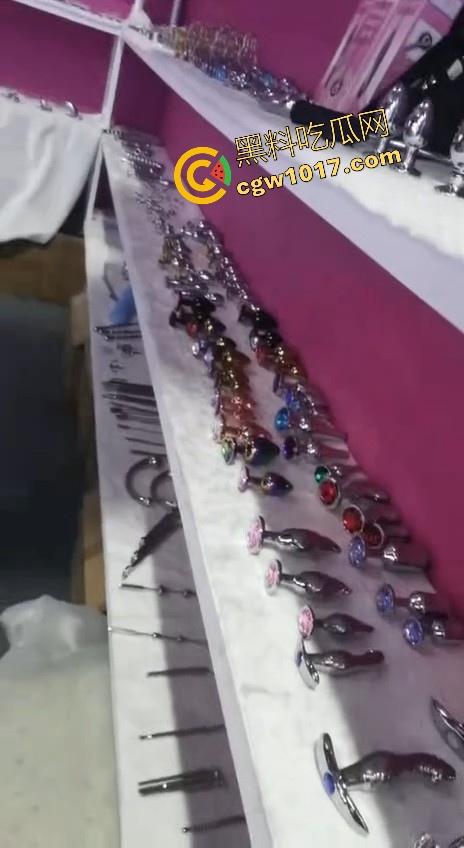 近期刷爆网络的广州成人展来啦！各种刑具成人用品花样多多，极品模特上演情趣诱惑，真是宅男的梦想啊！  第2张