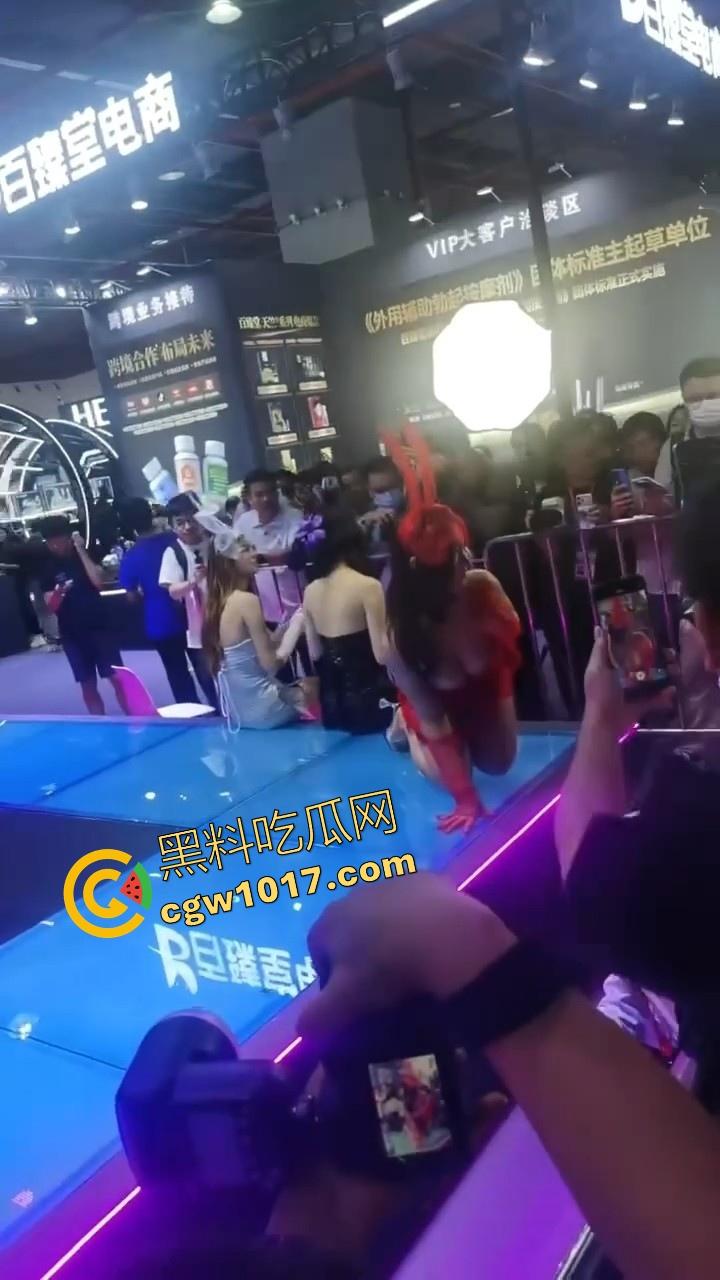 近期刷爆网络的广州成人展来啦！各种刑具成人用品花样多多，极品模特上演情趣诱惑，真是宅男的梦想啊！  第6张