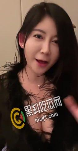 抖音网红反差骚货 李雅 在商场楼道跪舔粉丝 口交镜前后入啪啪射肥臀 姐姐真是太宠粉啦！  第3张