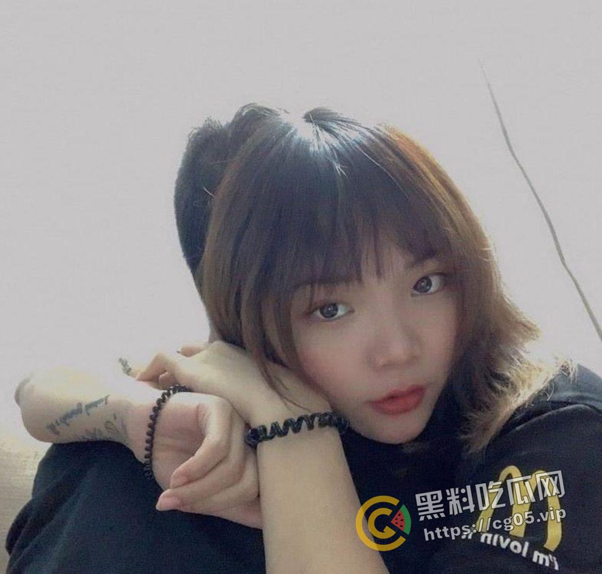 台湾海洋大学台妹被男友流出私密视频 叫床嗲到人都酥了 被粗壮男友干到都快哭了  第1张