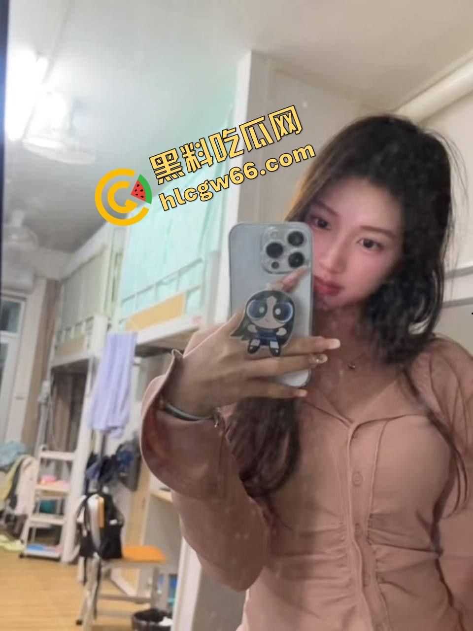 成都理工大二骚货『李娜娜』啪啪自拍流出，极品御姐身材太顶，黑丝高跟玩COS被操成狗，一晚八发全干吐！  第13张