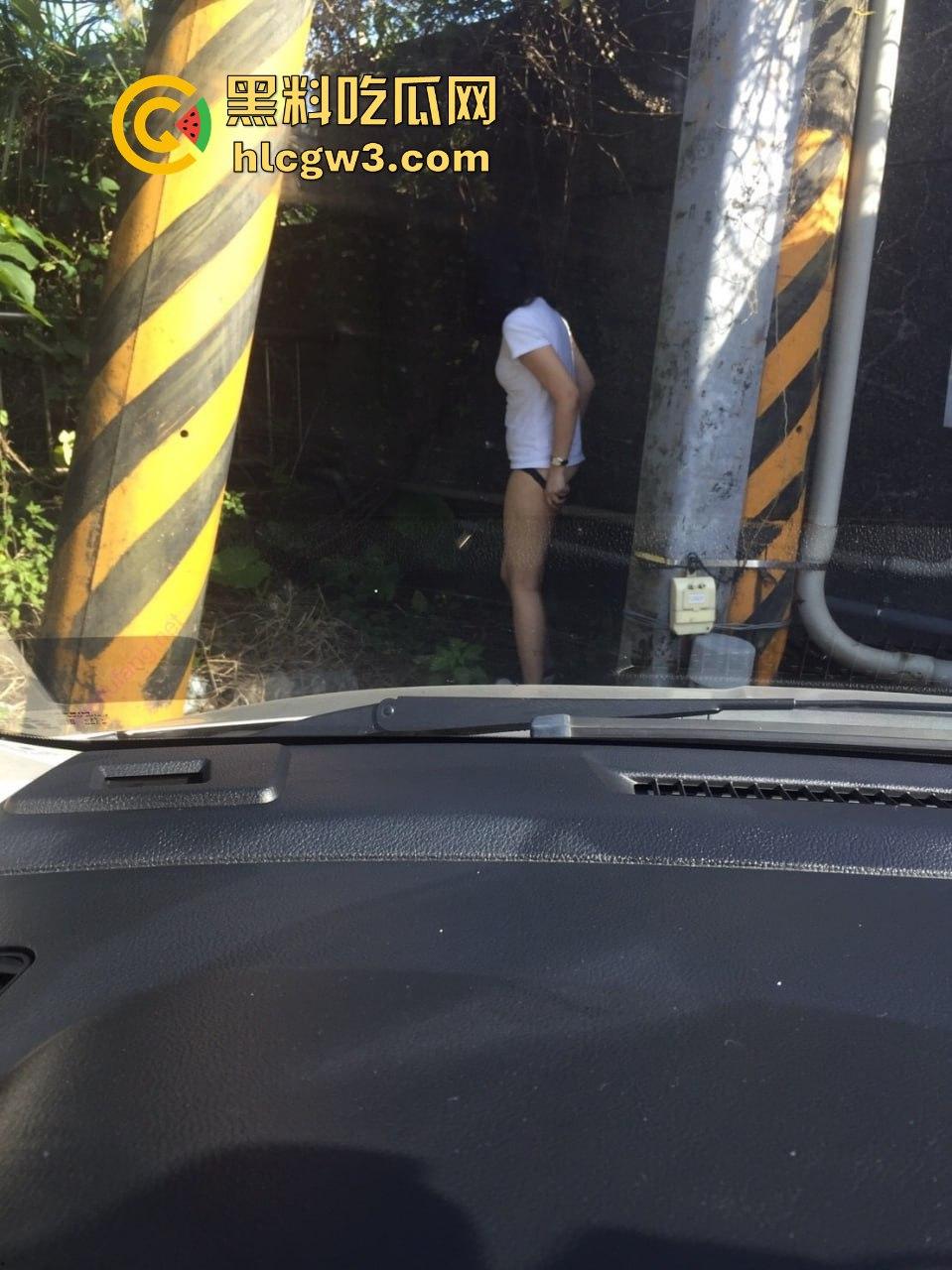 云盘泄密清纯女友性爱日常曝光  外表无害内心骚到飞起，下面插一根嘴里还塞一根！ 第7张