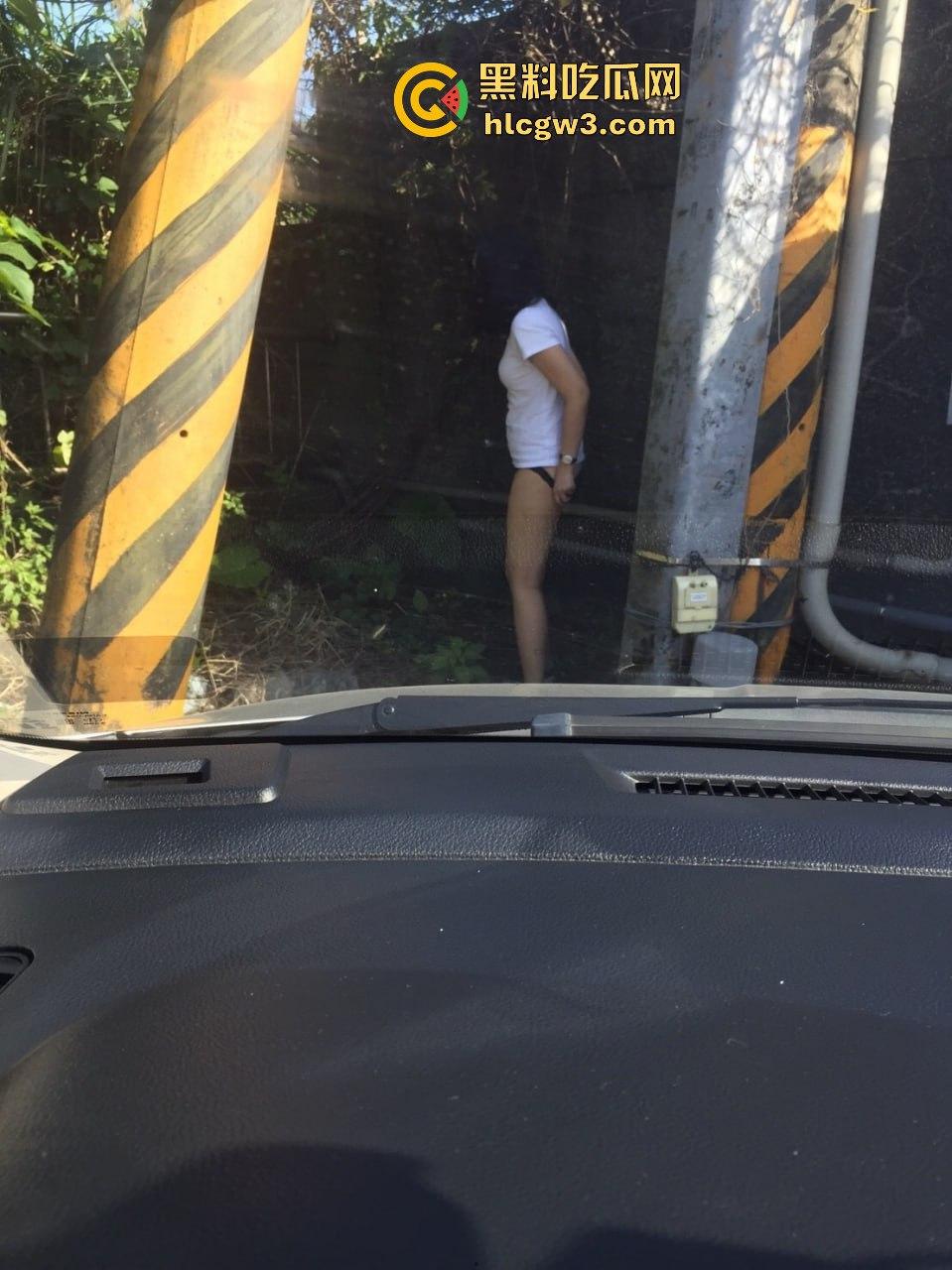 云盘泄密清纯女友性爱日常曝光  外表无害内心骚到飞起，下面插一根嘴里还塞一根！ 第9张