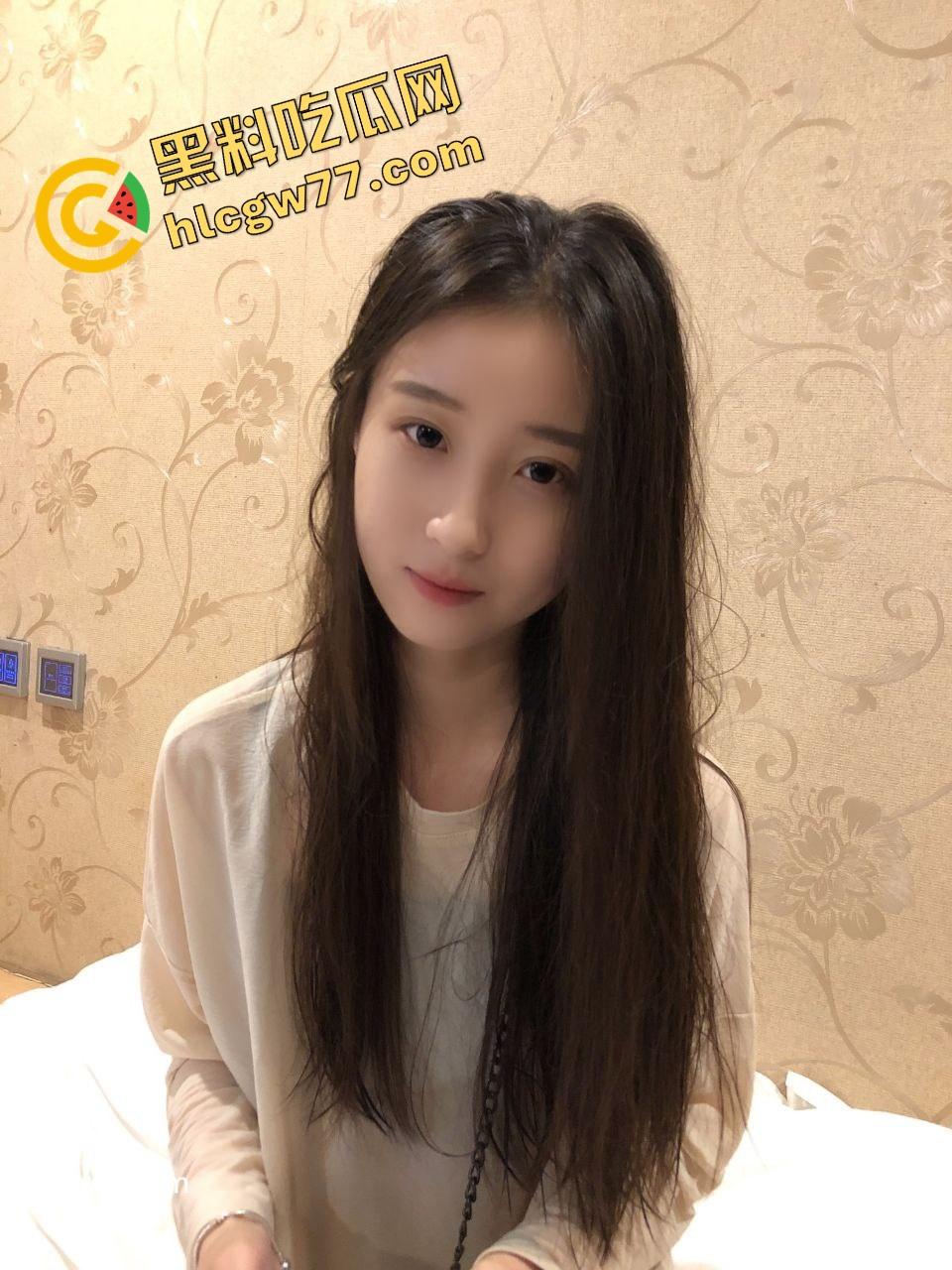 杭城艺术学院高颜值女大学生【蒲悦蓝】从白裙学妹到富二代的性奴肉狗，被PUA调教成掰逼求操的反差骚货！  第1张