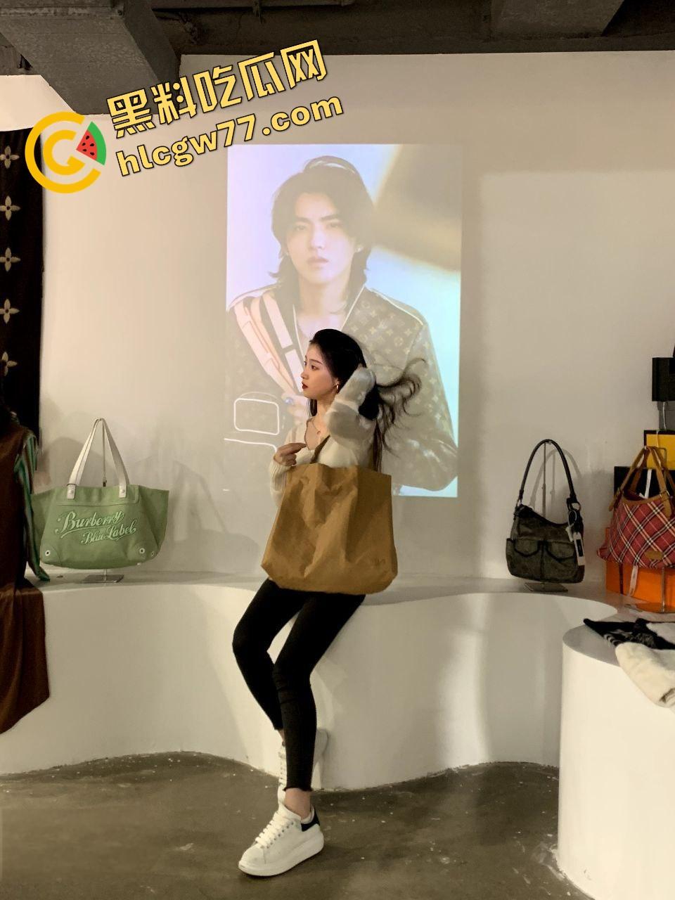 杭城艺术学院高颜值女大学生【蒲悦蓝】从白裙学妹到富二代的性奴肉狗，被PUA调教成掰逼求操的反差骚货！  第2张