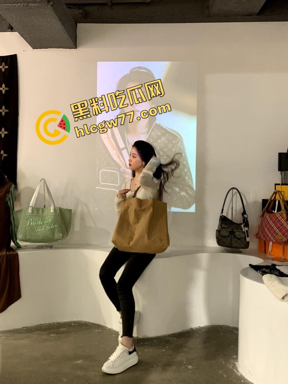 杭城艺术学院高颜值女大学生【蒲悦蓝】从白裙学妹到富二代的性奴肉狗，被PUA调教成掰逼求操的反差骚货！  第3张