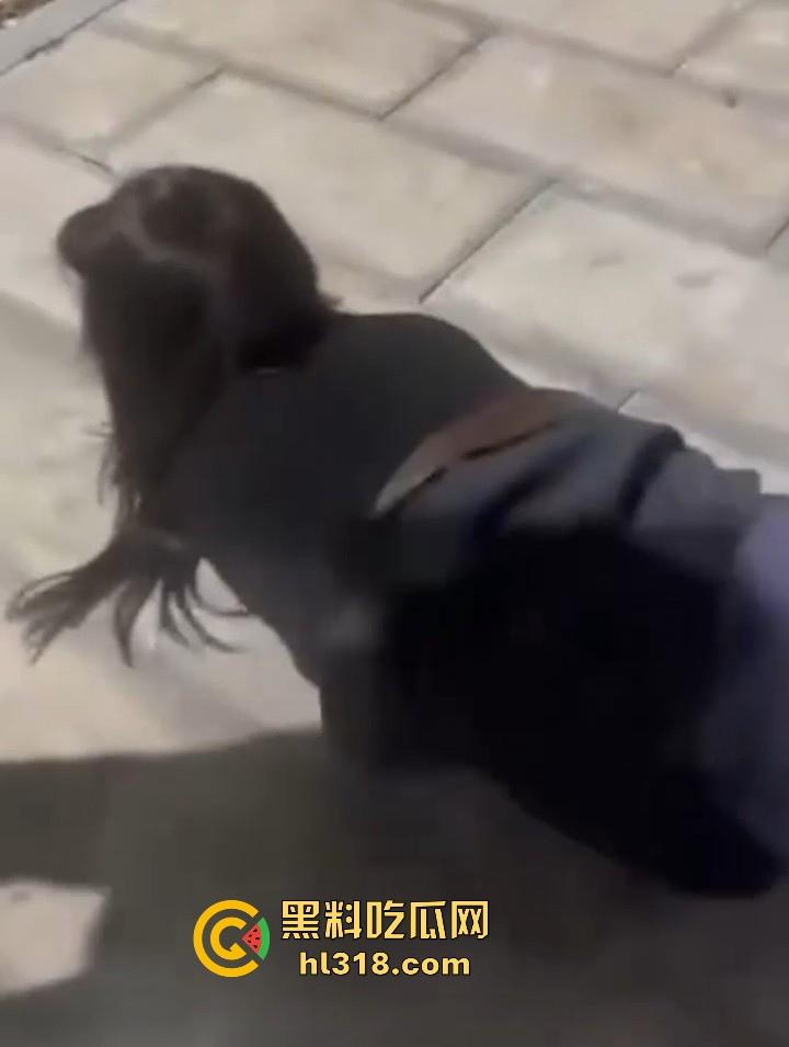 强中自有强中手，火烧逼已经out了，来看鞭炮炸逼，这逼是真的强！玩的就是真实，真是活久见！  第9张