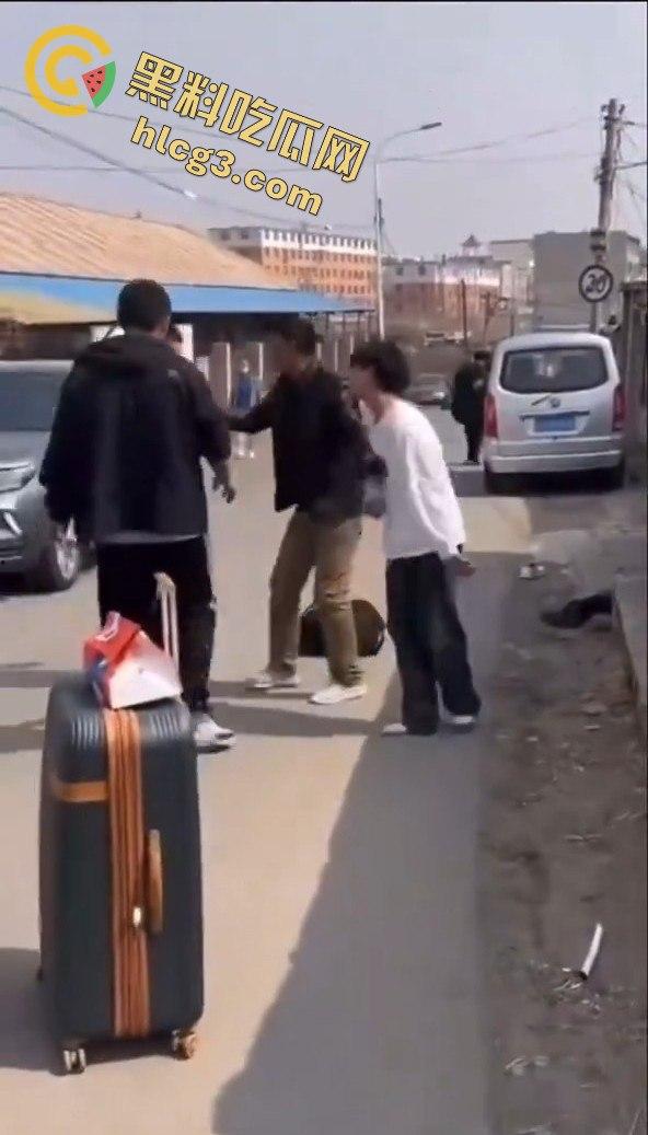 勇敢的小伙，这才是面对校园霸凌的正确方式，就是反击回去！  第2张